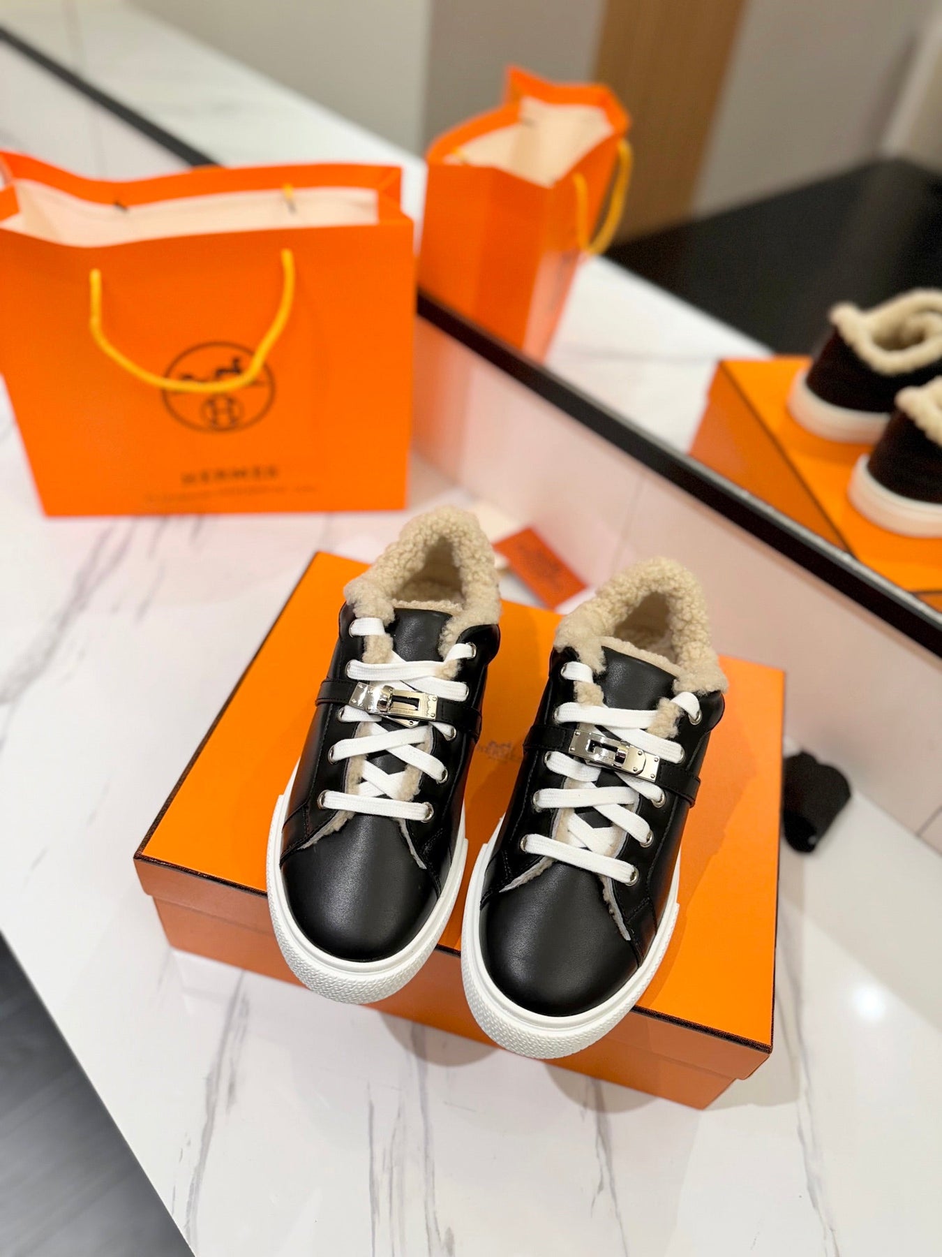 DAY SNEAKER IN BLACK CALFSKIN AND FLEECE LINING