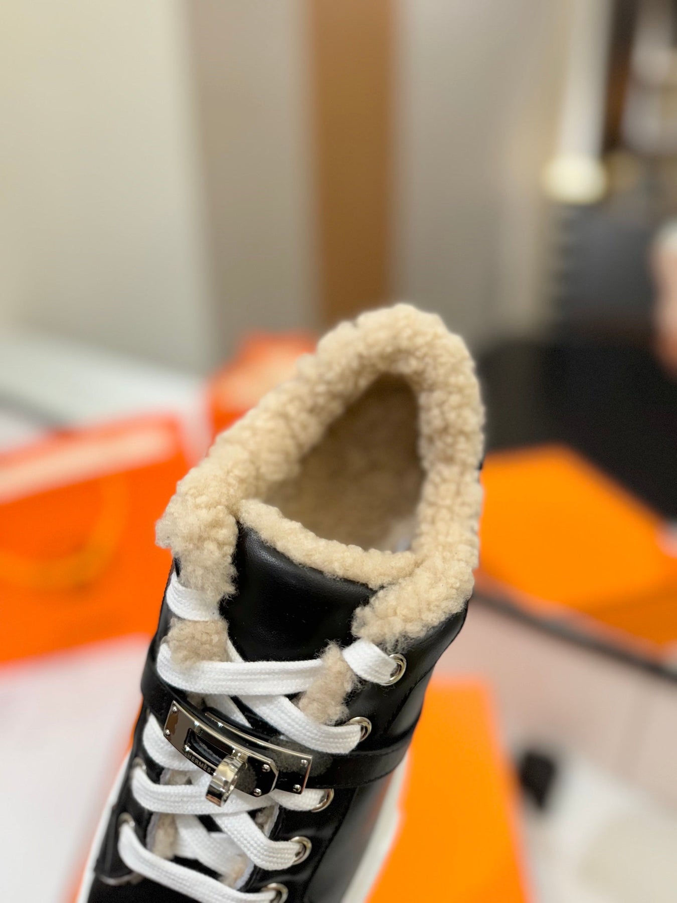 DAY SNEAKER IN BLACK CALFSKIN AND FLEECE LINING