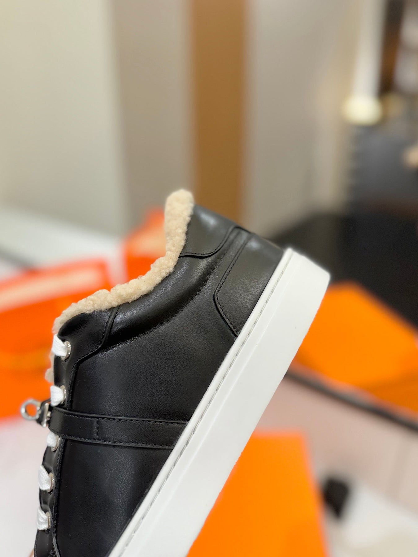 DAY SNEAKER IN BLACK CALFSKIN AND FLEECE LINING