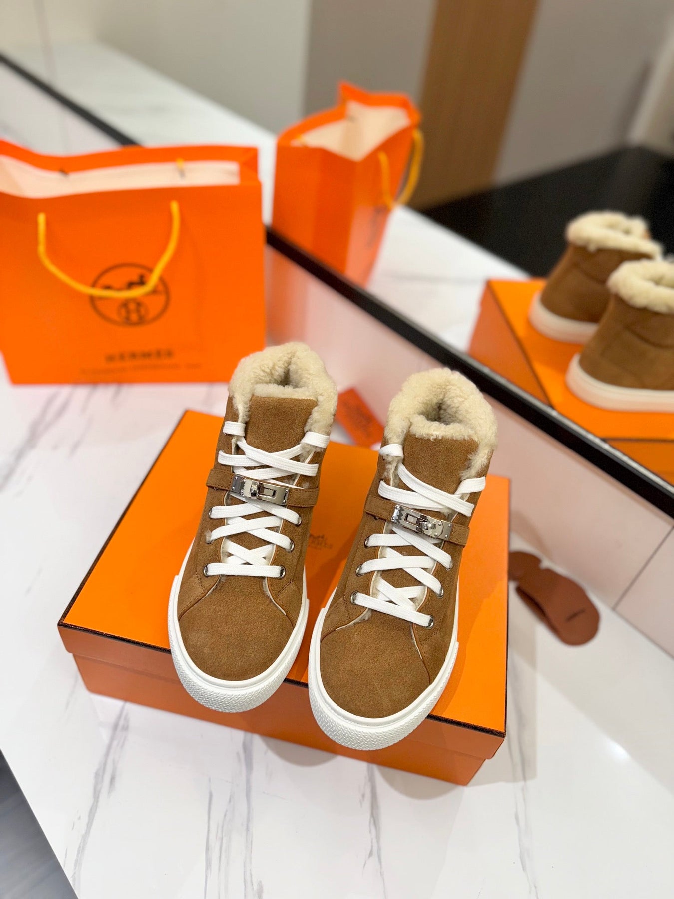 CHEALSEA BOOTS IN BRONZE BROWN SUEDE AND FLEECE LINING