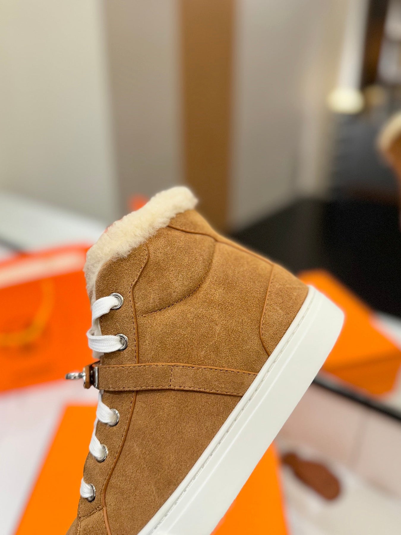 CHEALSEA BOOTS IN BRONZE BROWN SUEDE AND FLEECE LINING