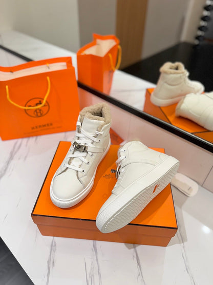 CHEALSEA BOOTS IN WHITE CALFSKIN AND FLEECE LINING