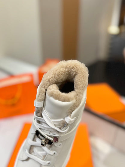 CHEALSEA BOOTS IN WHITE CALFSKIN AND FLEECE LINING