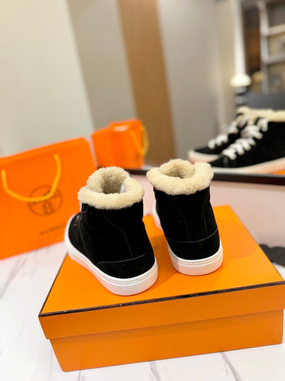 CHEALSEA BOOTS IN BLACK SUEDE AND FLEECE LINING