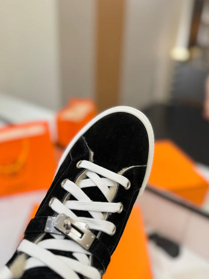 CHEALSEA BOOTS IN BLACK SUEDE AND FLEECE LINING