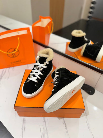 CHEALSEA BOOTS IN BLACK SUEDE AND FLEECE LINING