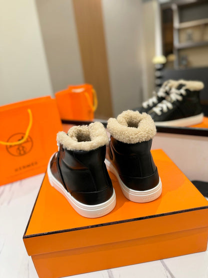 CHEALSEA BOOTS IN BLACK LAMBSKIN AND FLEECE LINING