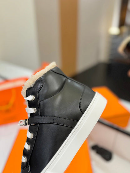 CHEALSEA BOOTS IN BLACK LAMBSKIN AND FLEECE LINING