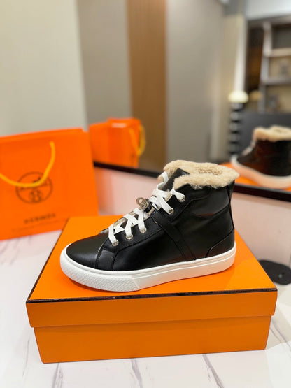 CHEALSEA BOOTS IN BLACK LAMBSKIN AND FLEECE LINING