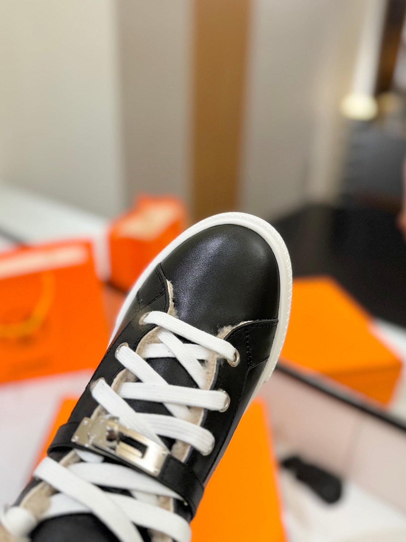 CHEALSEA BOOTS IN BLACK LAMBSKIN AND FLEECE LINING