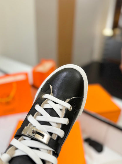 CHEALSEA BOOTS IN BLACK LAMBSKIN AND FLEECE LINING