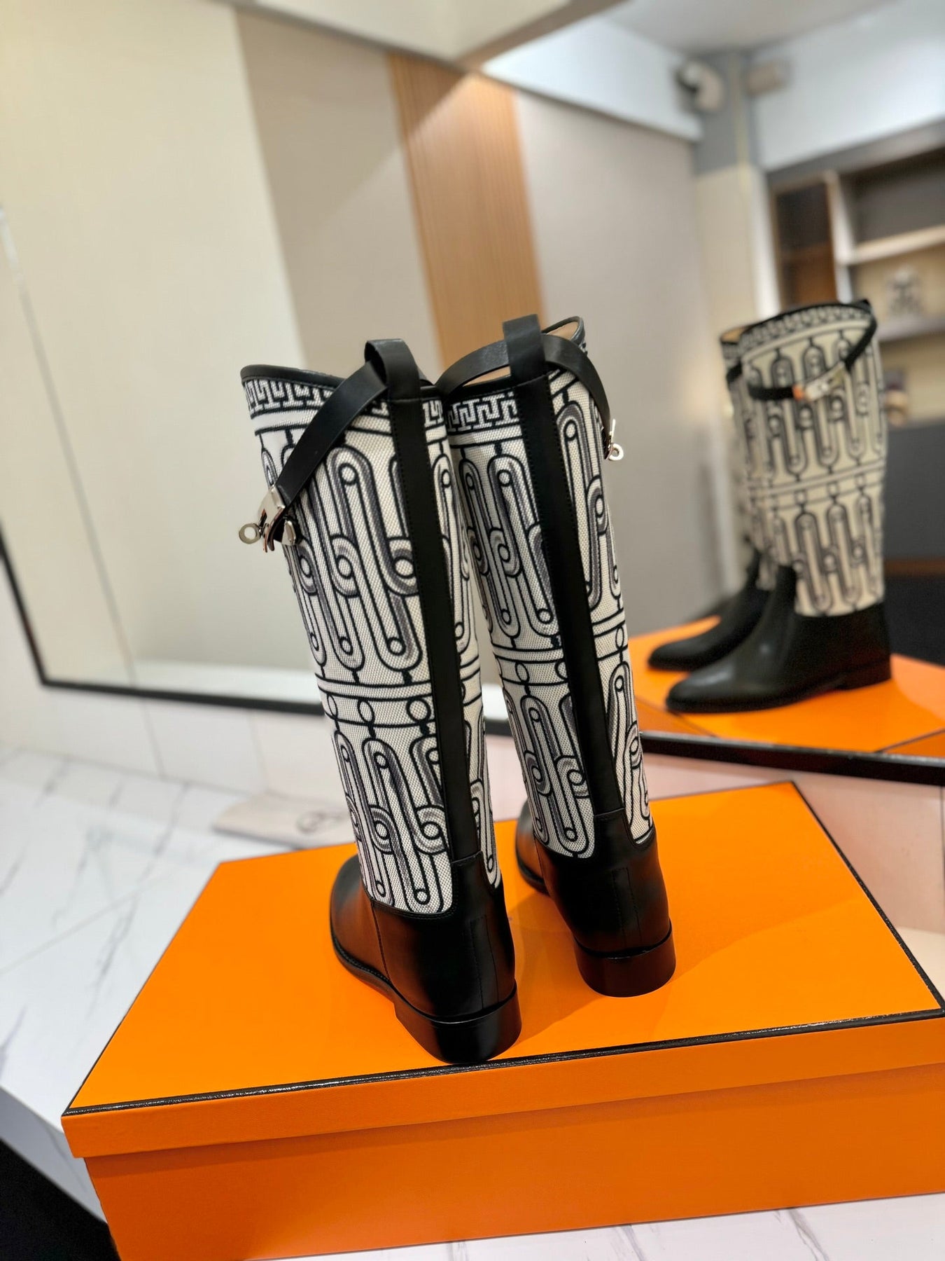 JUMPING BOOT 2 CM IN BLACK CALFSKIN AND BLACK MIX WHITE FABRIC