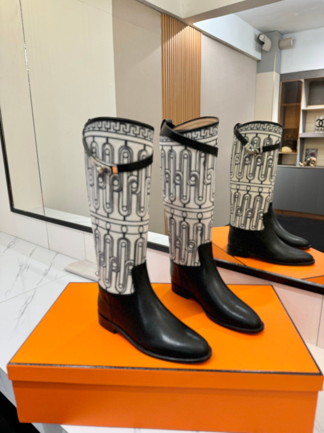 JUMPING BOOT 2 CM IN BLACK CALFSKIN AND BLACK MIX WHITE FABRIC