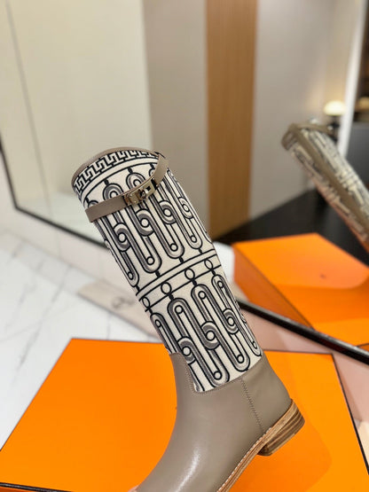 JUMPING BOOT 2 CM IN PASTEL GRAY CALFSKIN AND BLACK MIX WHITE FABRIC