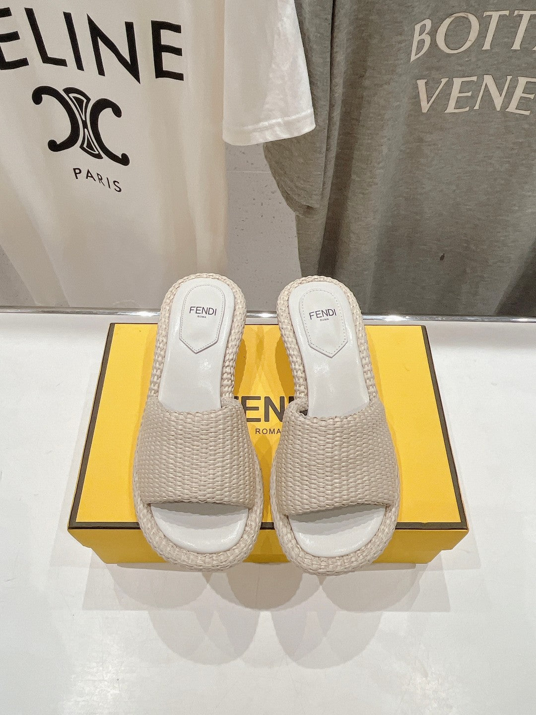 FENDI FFOLD MEDIUM-HEEL SANDALS 45 MM IN BEIGE COTTON FIBRE