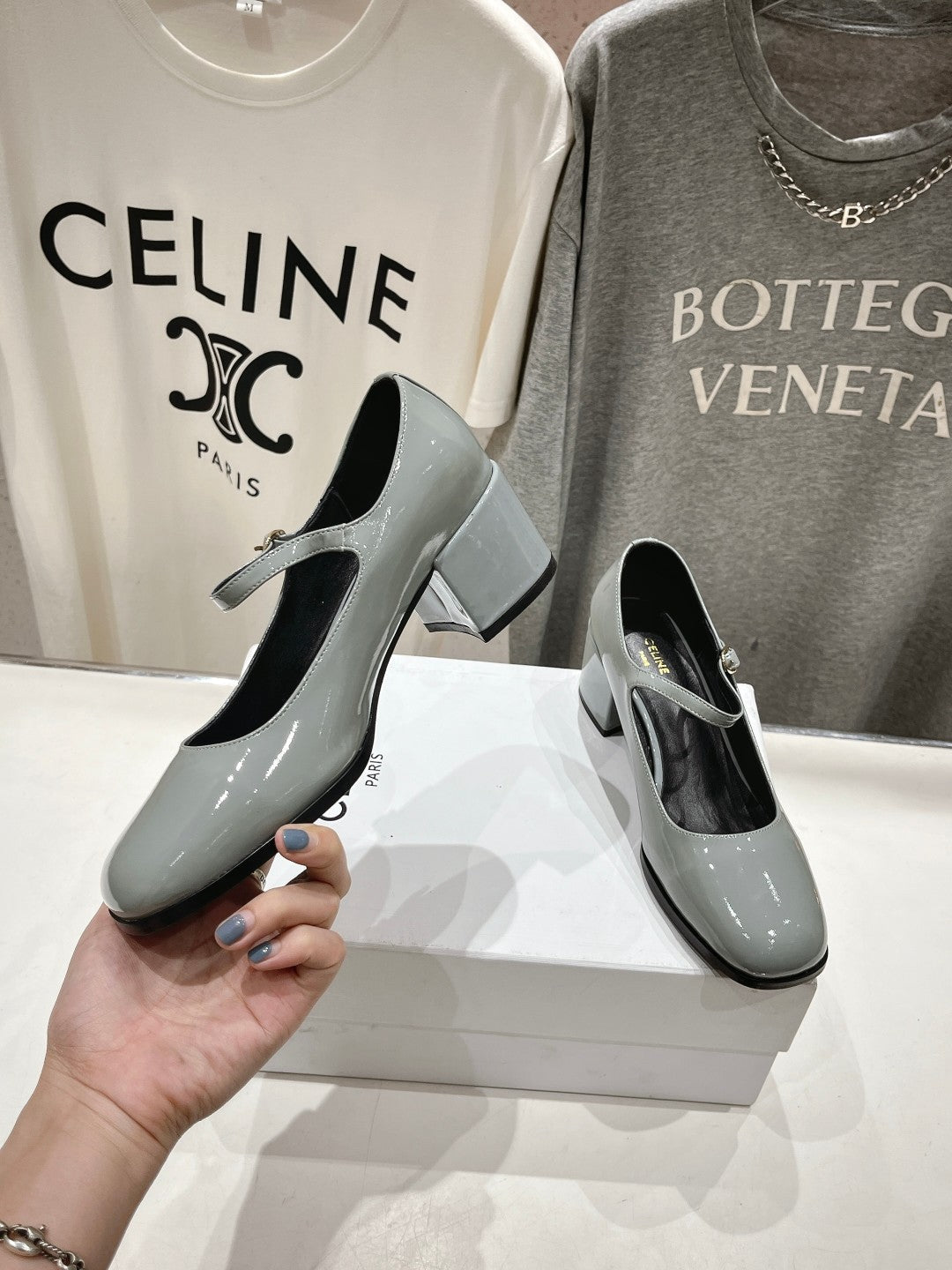 MEDIUM - HEEL MARY JANE SHOES IN SMOKE GREY GLOSSY CALFSKIN