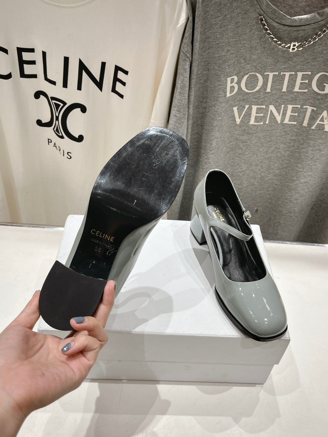 MEDIUM - HEEL MARY JANE SHOES IN SMOKE GREY GLOSSY CALFSKIN