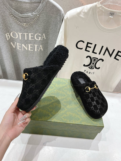 HORSEBIT MULE IN BLACK EMBOSSED SUEDE AND FLEECE LINING