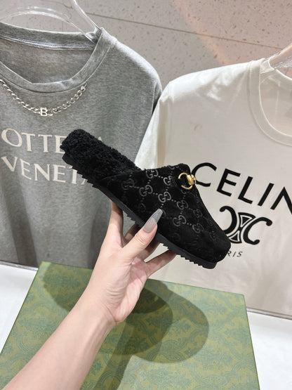 HORSEBIT MULE IN BLACK EMBOSSED SUEDE AND FLEECE LINING