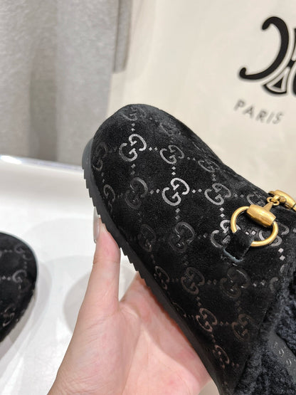 HORSEBIT MULE IN BLACK EMBOSSED SUEDE AND FLEECE LINING