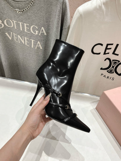 HIGH HEEL POINTED-TOE BOOTS IN BLACK SHINY LAMBSKIN