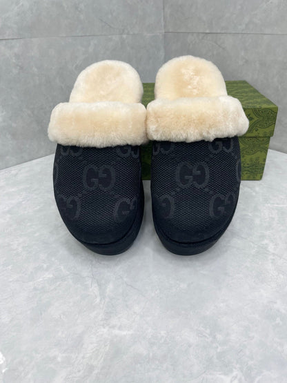 GG MULE IN BLACK MONOGRAM JACQUARD FABRIC AND RABBIT FUR LINING