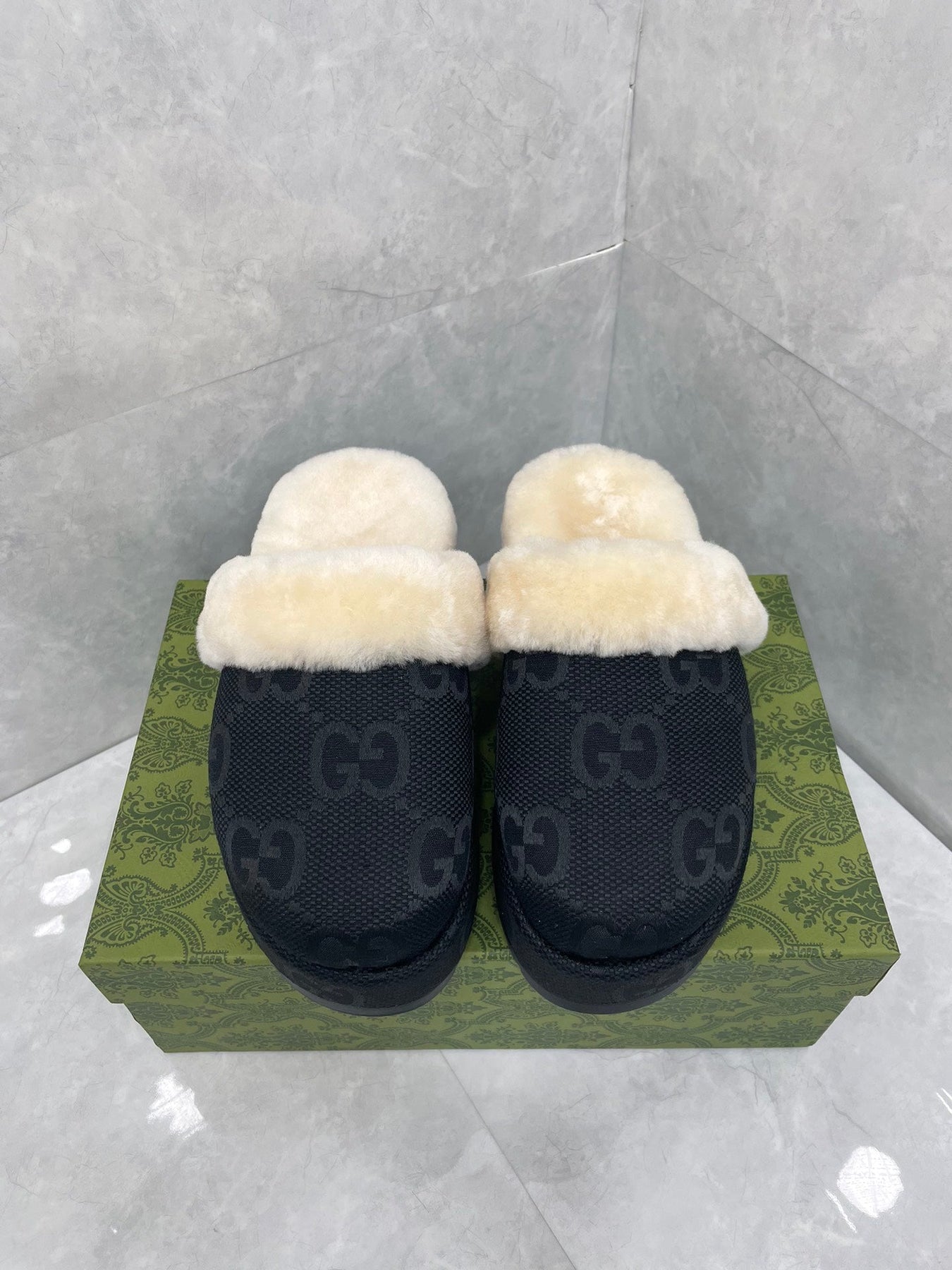 GG MULE IN BLACK MONOGRAM JACQUARD FABRIC AND RABBIT FUR LINING