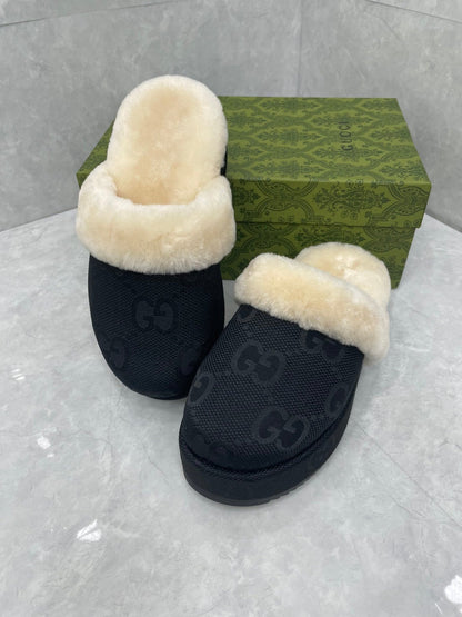 GG MULE IN BLACK MONOGRAM JACQUARD FABRIC AND RABBIT FUR LINING