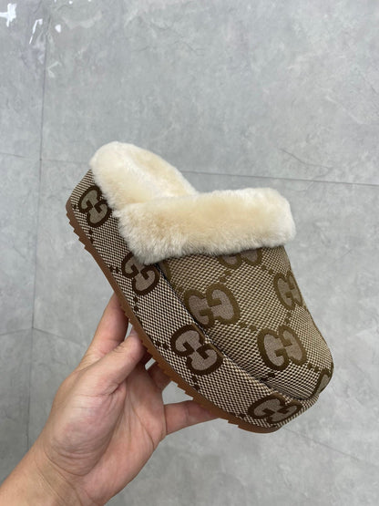 GG MULE IN PEANUT BROWN MONOGRAM JACQUARD FABRIC AND RABBIT FUR LINING