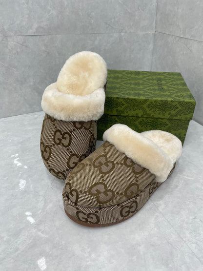GG MULE IN PEANUT BROWN MONOGRAM JACQUARD FABRIC AND RABBIT FUR LINING