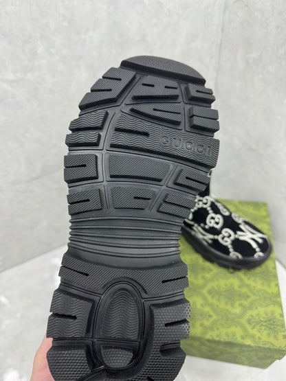 GG&NY SNOW BOOTS IN BLACK SUEDE AND WOOL LINING