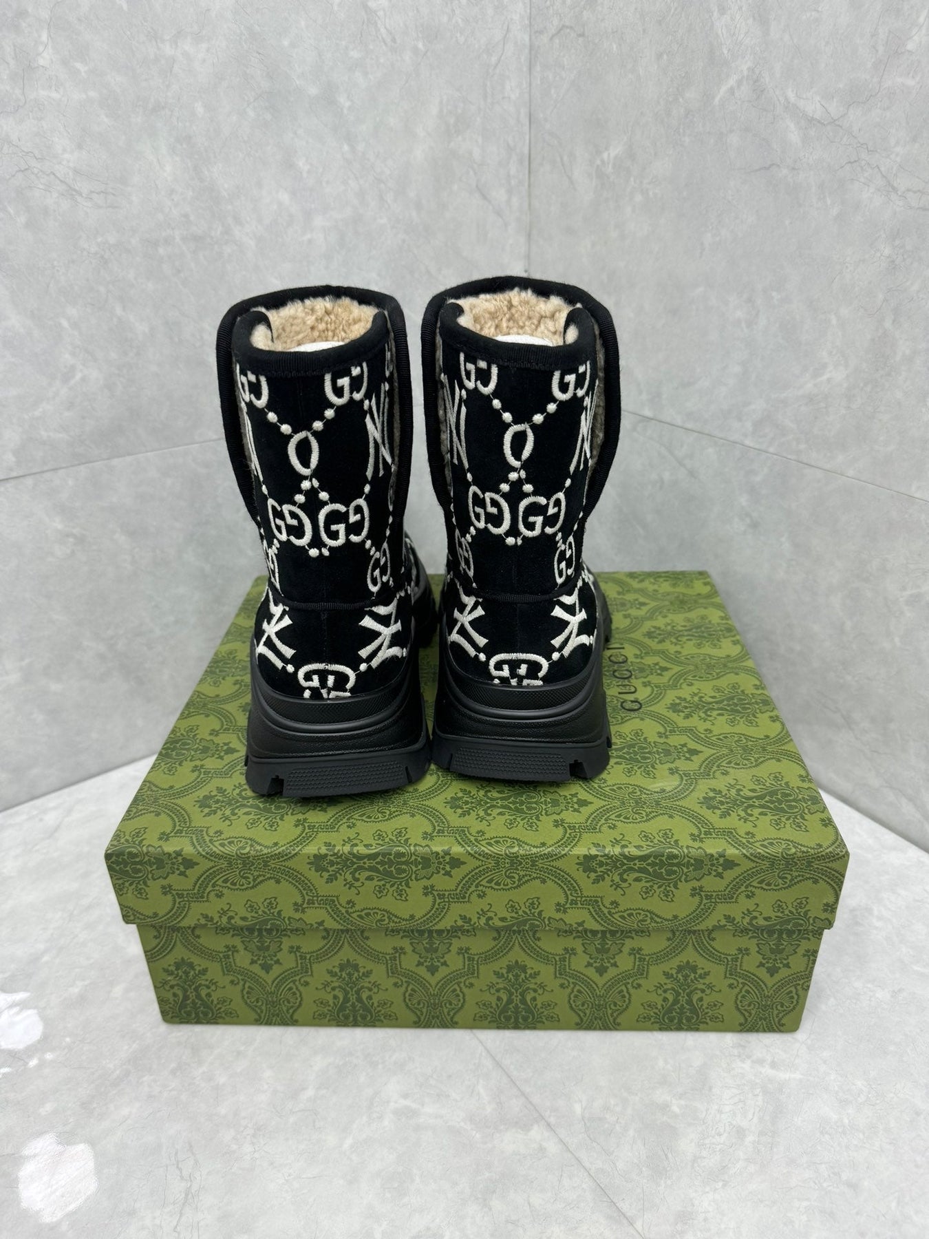 GG&NY SNOW BOOTS IN BLACK SUEDE AND WOOL LINING