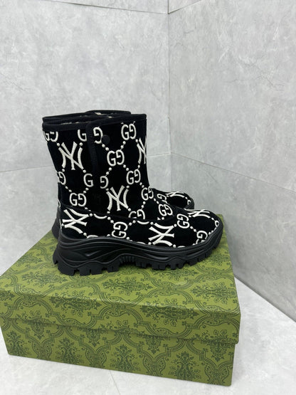 GG&NY SNOW BOOTS IN BLACK SUEDE AND WOOL LINING