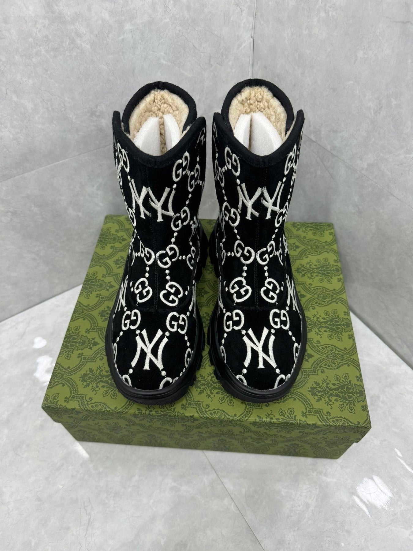 GG&NY SNOW BOOTS IN BLACK SUEDE AND WOOL LINING