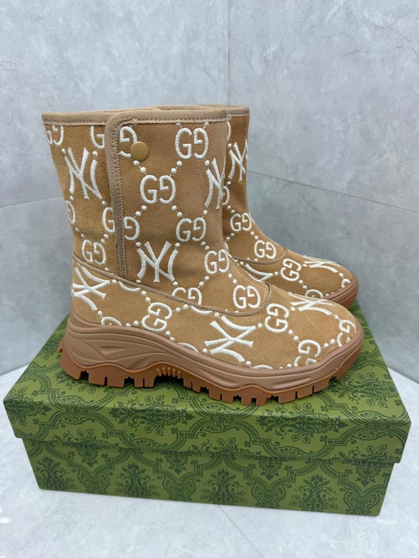 GG&NY SNOW BOOTS IN WOOD BROWN SUEDE AND WOOL LINING