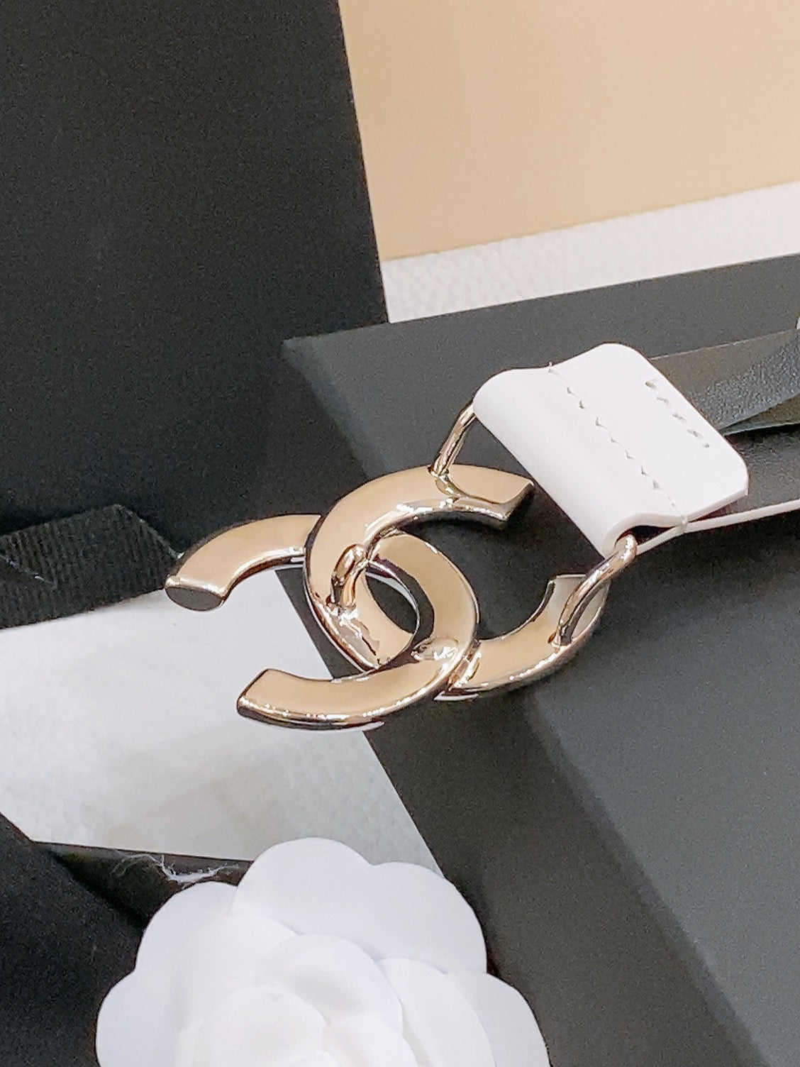 DOUBLE C BELT 30MM IN WHITE CALFSKIN SILVER BUCKLE EMBOSSED WHITE LOGO