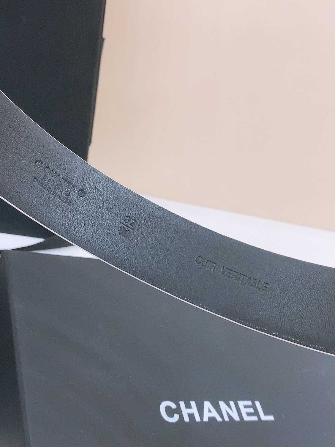 BELT 30MM IN BLACK AND WHITE CALFSKIN WITH INTERWOVEN GOLD CHAIN BUCKLE