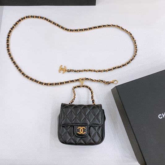 CHAIN BELT WITH GOLD METAL BLACK CALFSKIN INTERLINKING STRAPS AND MINI BAG