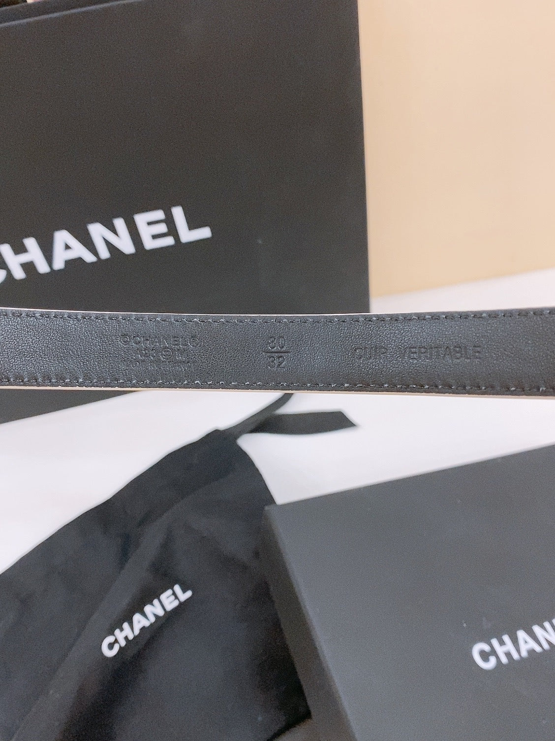 DOUBLE C BELT 20MM IN WHITE CALFSKIN WITH QUILTED STITCHING SPIRAL GOLD BUCKLE