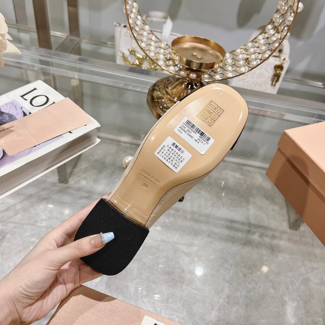 MARY JANE SANDAL CAP TOE BRIGHT CREAM SHEEPSKIN - MID HEEL