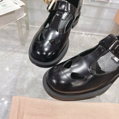 SANDAL BLACK COWHIDE WITH STYLIZED T-STRING