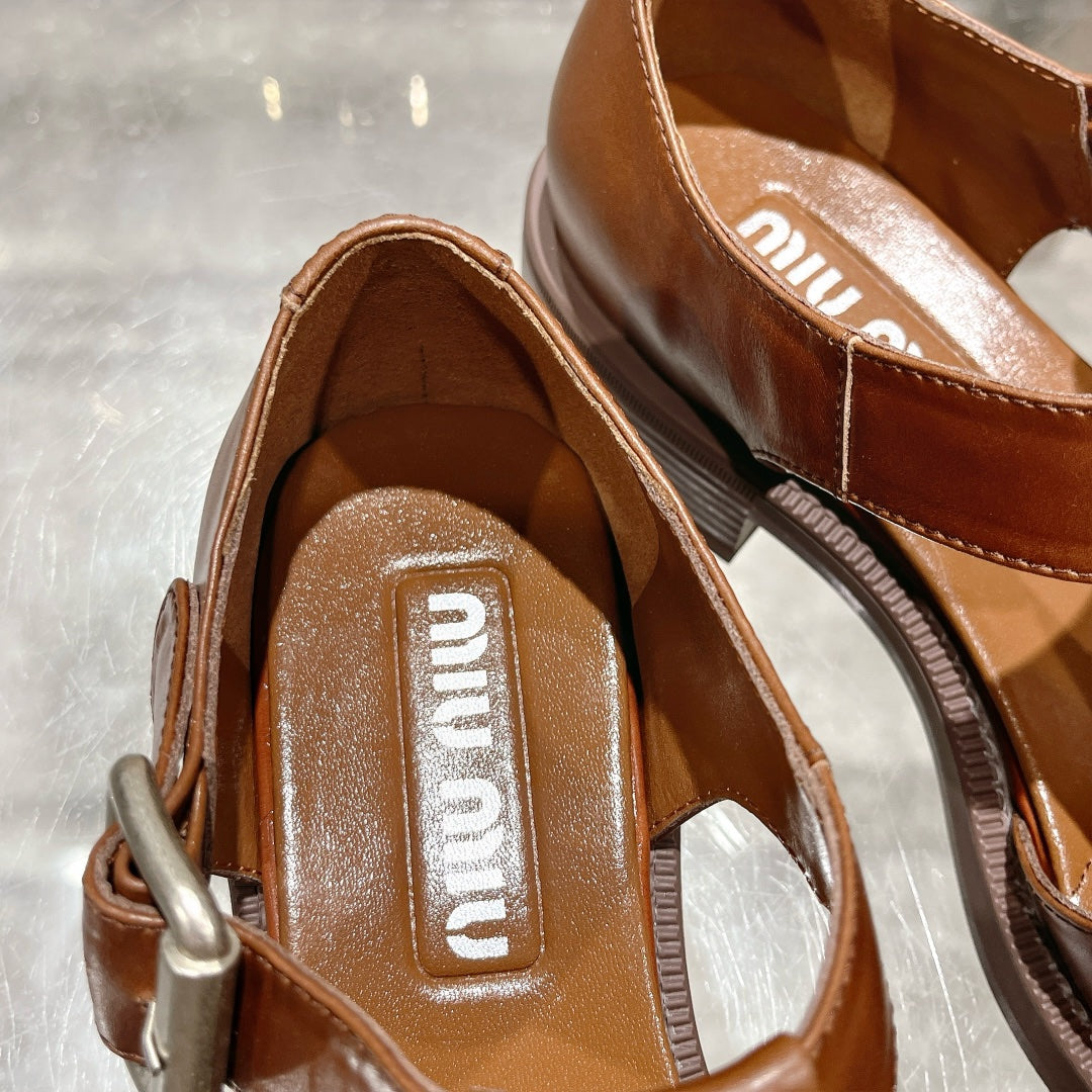 Sandal Chestnut Cowhide With T-string