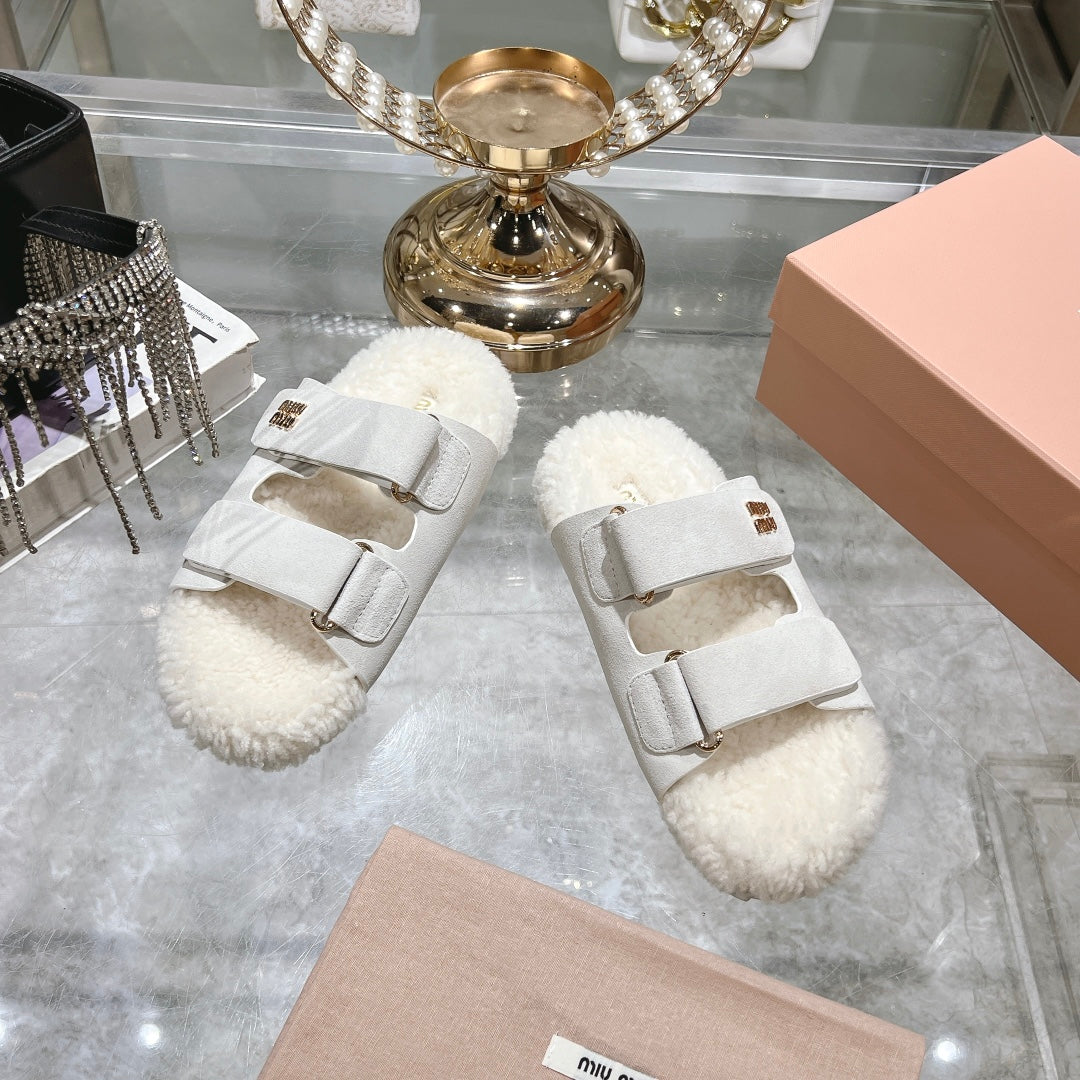SANDAL SLIDES IN WHITE SUEDE AND SHEARLING LINING
