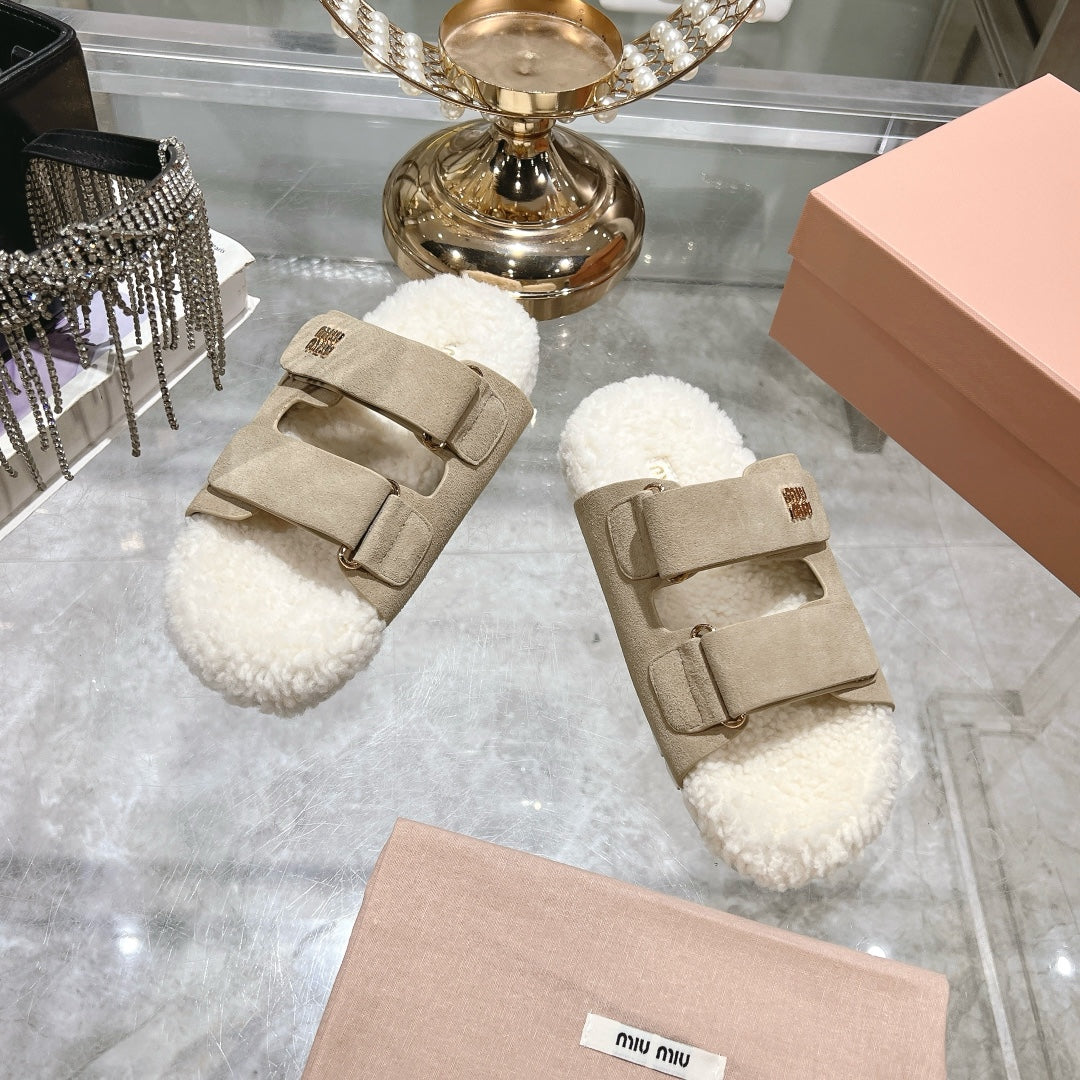 SANDAL SLIDES IN BEIGE SUEDE AND SHEARLING LINING