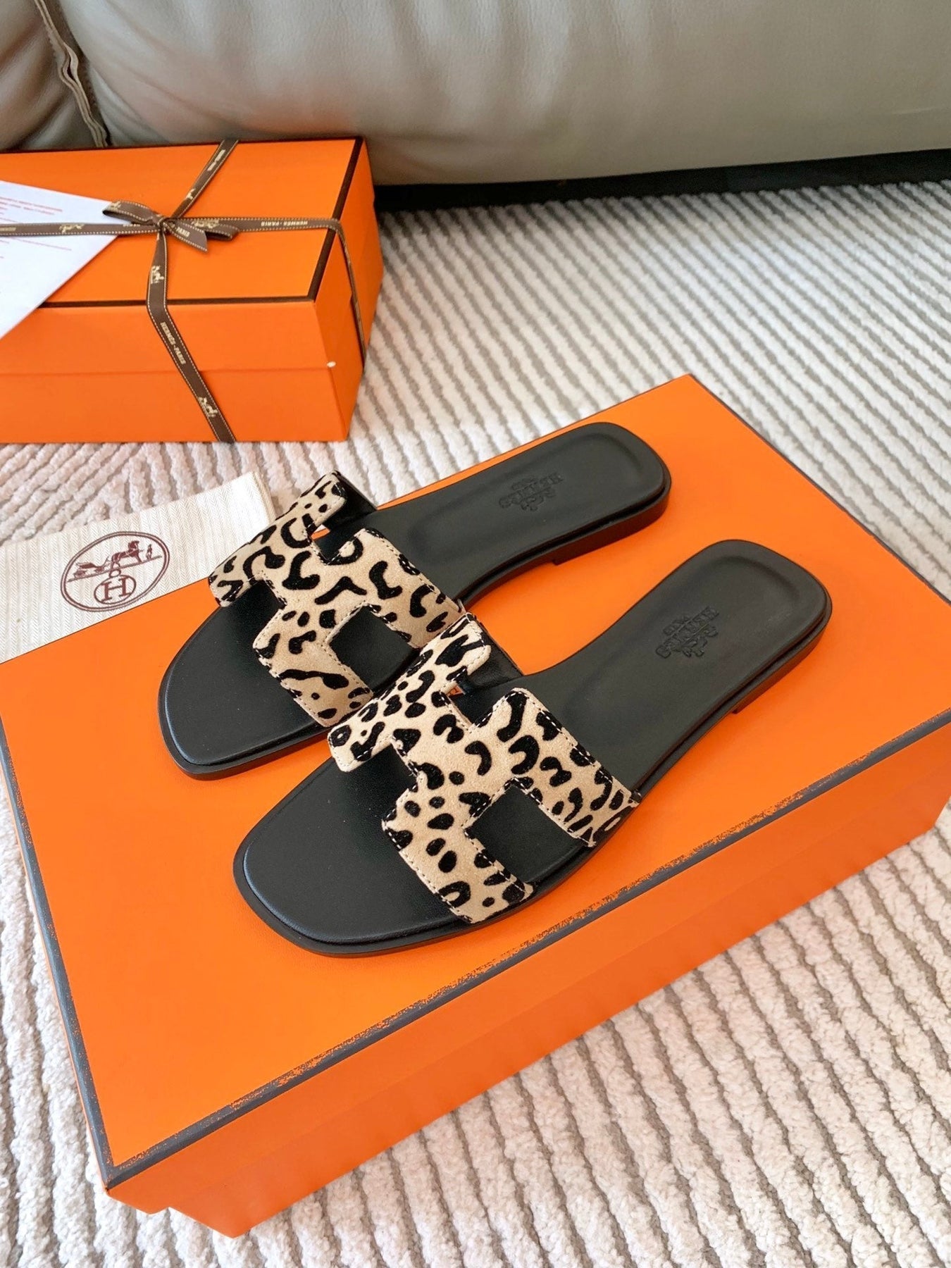 ORAN SANDAL IN CAMEL BROWN MIX BLACK SUEDE