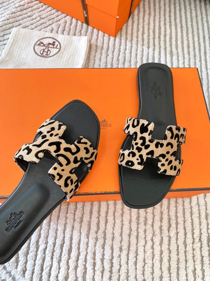 0RAN SANDAL IN CAMEL BROWN MIX BLACK SUEDE