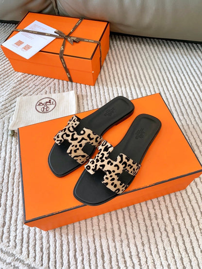 0RAN SANDAL IN CAMEL BROWN MIX BLACK SUEDE