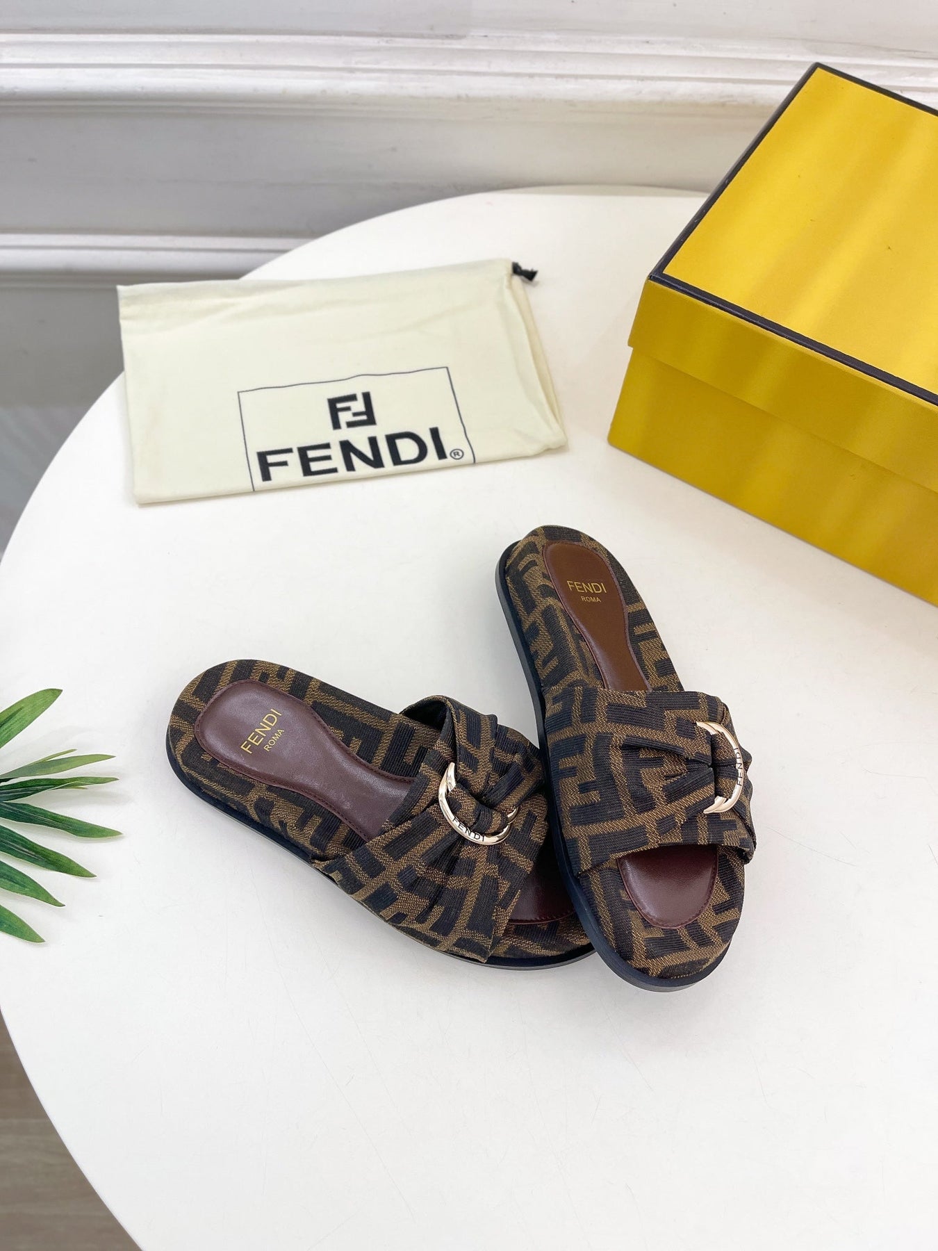 FENDI FLAT SLIPPER IN CHOCOLATE BROWN MONOGRAM JACQUARD FABRIC WITH GOLD HARDWARE