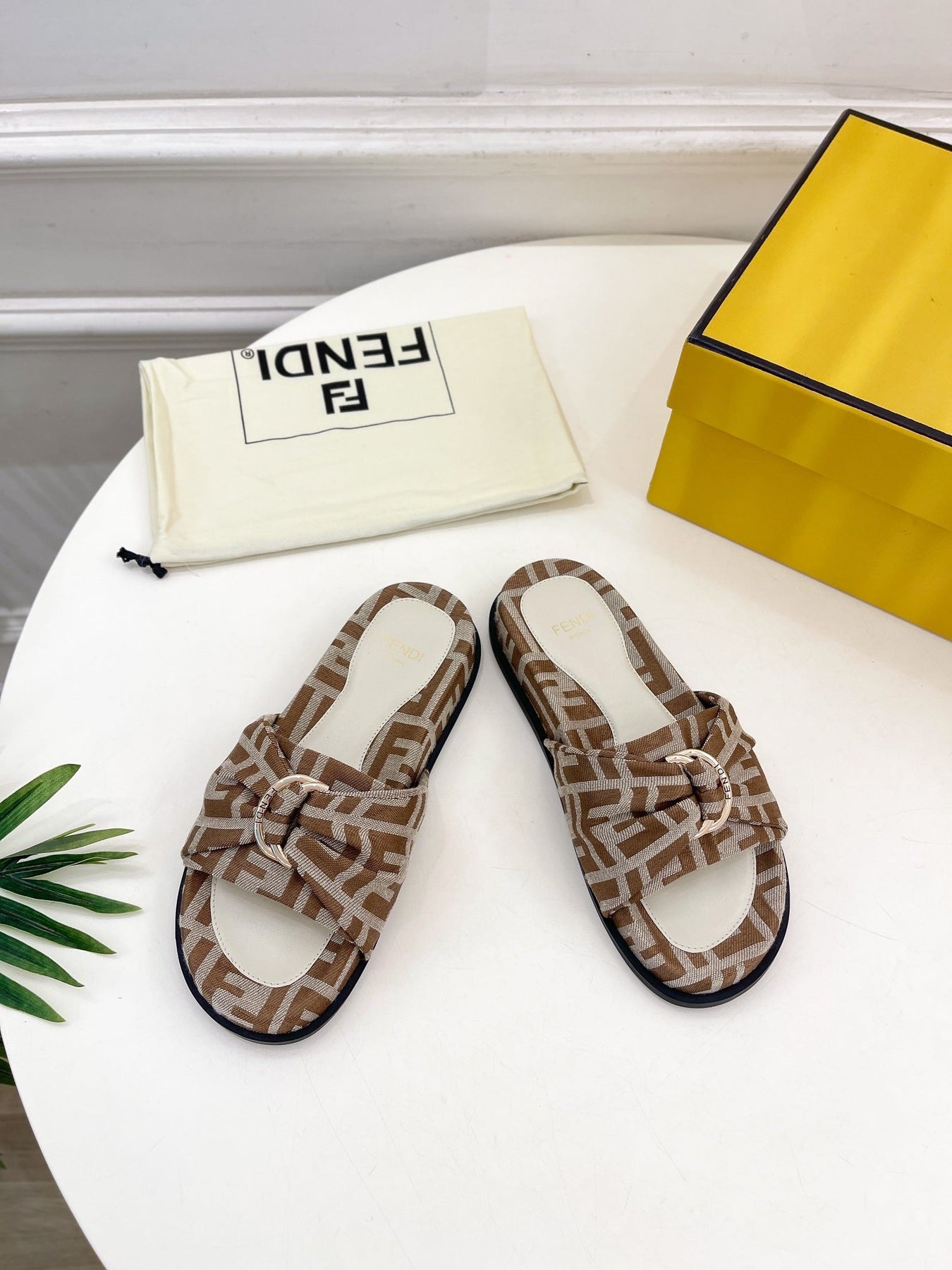 FENDI FLAT SLIPPER IN BROWN MONOGRAM JACQUARD FABRIC WITH GOLD HARDWARE