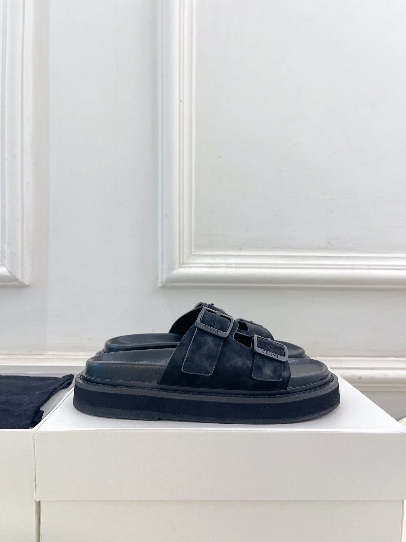 DAD SANDAL MULE IN BLACK SUEDE